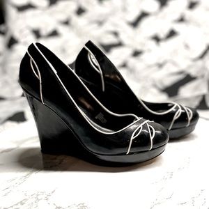 White House Black Market Brady wedges Sz 9